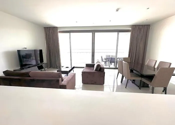 Del Mar Beachfront 3 Bedroom 'a'