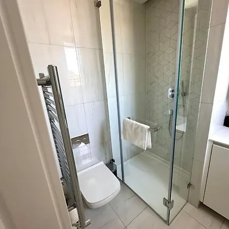 Del Mar Beachfront 3 Bedroom 'a' 레메소스