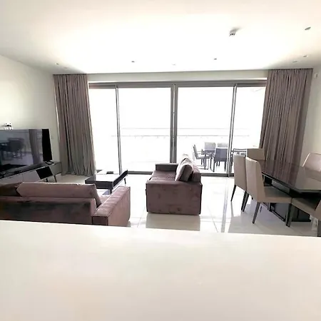 Del Mar Beachfront 3 Bedroom 'a'