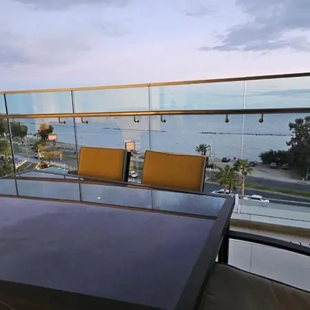 Del Mar Beachfront 3 Bedroom 'a' Apartmán *